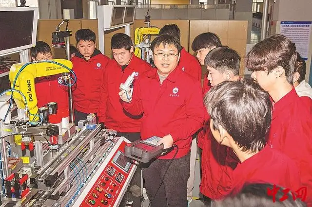 “訂單式”培養(yǎng)對接產(chǎn)業(yè)需求