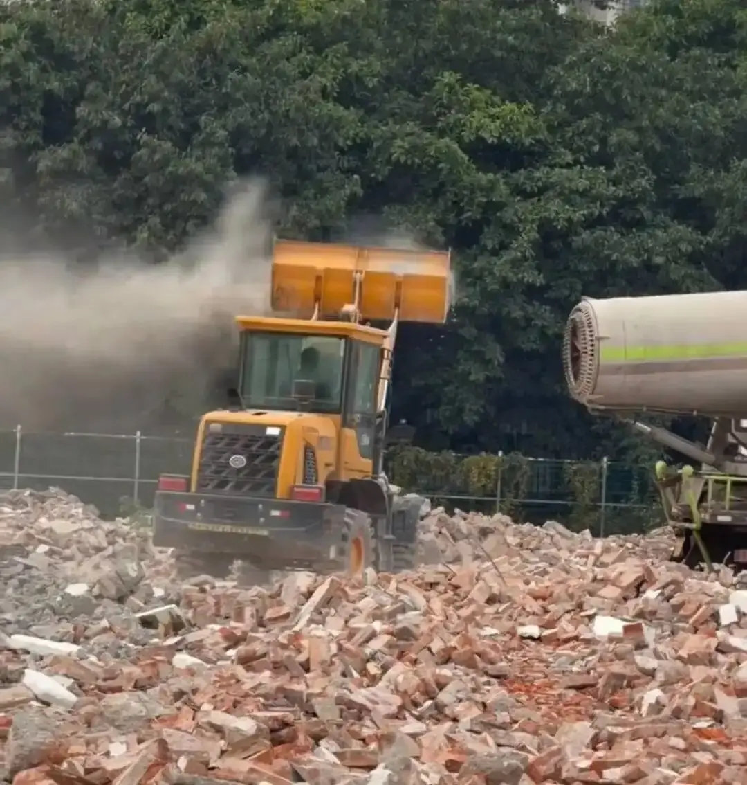 快評(píng)丨霧炮車“以塵逼遷”？“操作失誤”其實(shí)是責(zé)任意識(shí)缺失